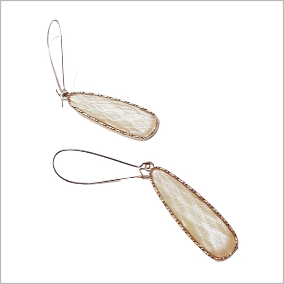 👣4/$20 ~ Gold Tone Dangling Earrings and Light Cream Stones with Faux Gold Dust - Picture 5 of 6